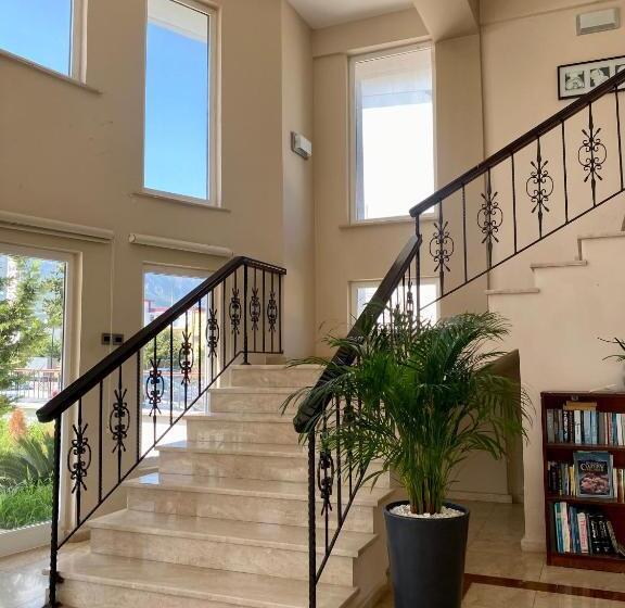 The Prince Inn Hotel & Villas