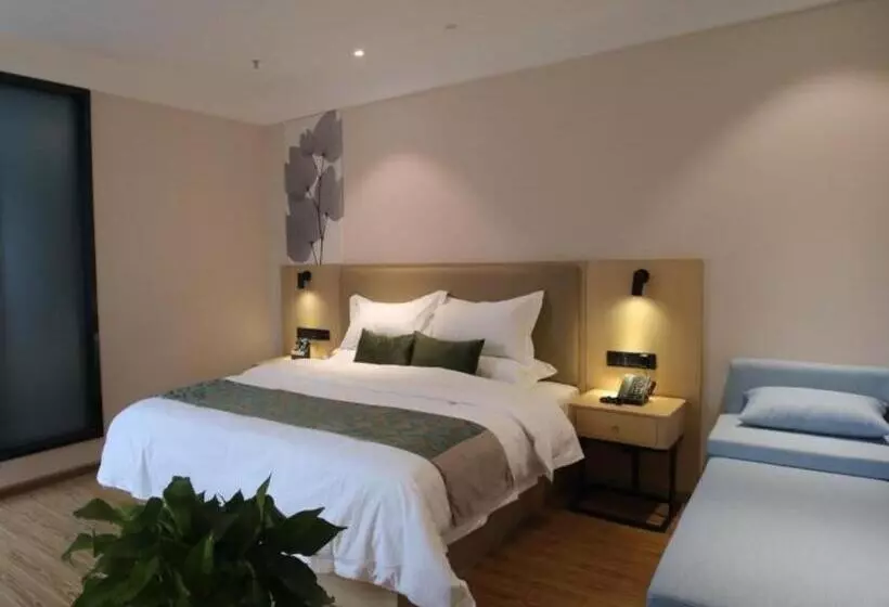 Hotelli Green Tree Inn Express Danyang Wuyue Square Railway Station