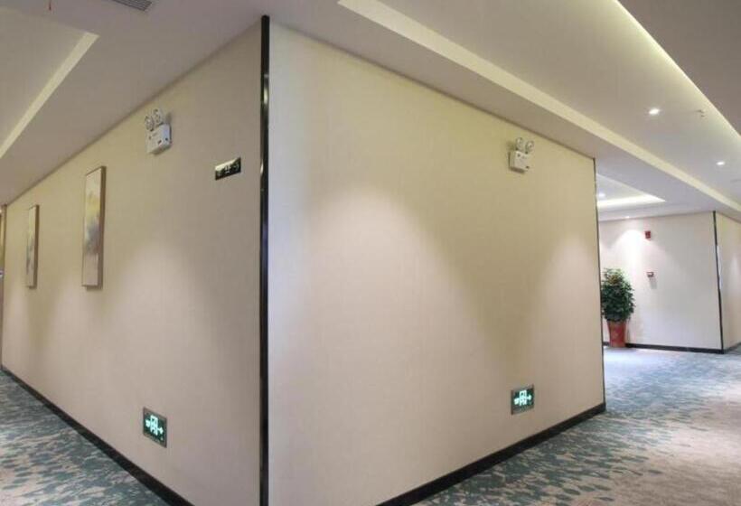 Отель Green Tree Inn Express Danyang Wuyue Square Railway Station