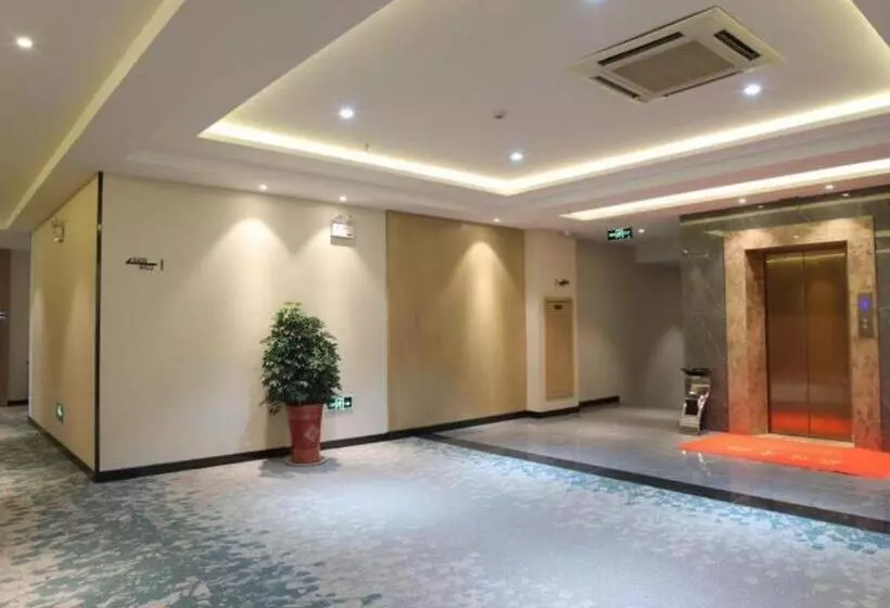 Hotelli Green Tree Inn Express Danyang Wuyue Square Railway Station