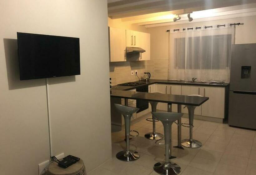 پانسیون Exclusive Townhouse At The Square