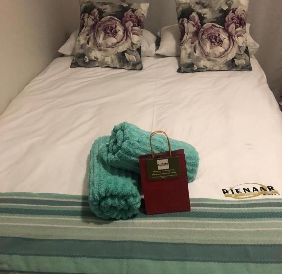 پانسیون Exclusive Townhouse At The Square