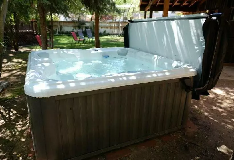 ホテル Creekside Cowa Bungalow!