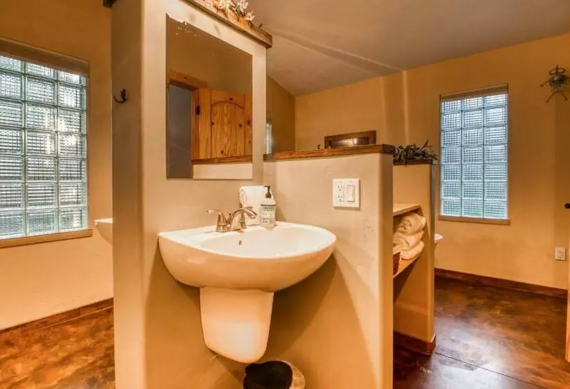 ホテル Creekside Cowa Bungalow!