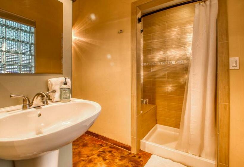 Hotelli Creekside Cowa Bungalow!