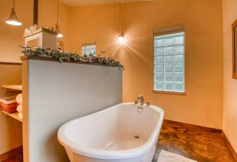 ホテル Creekside Cowa Bungalow!