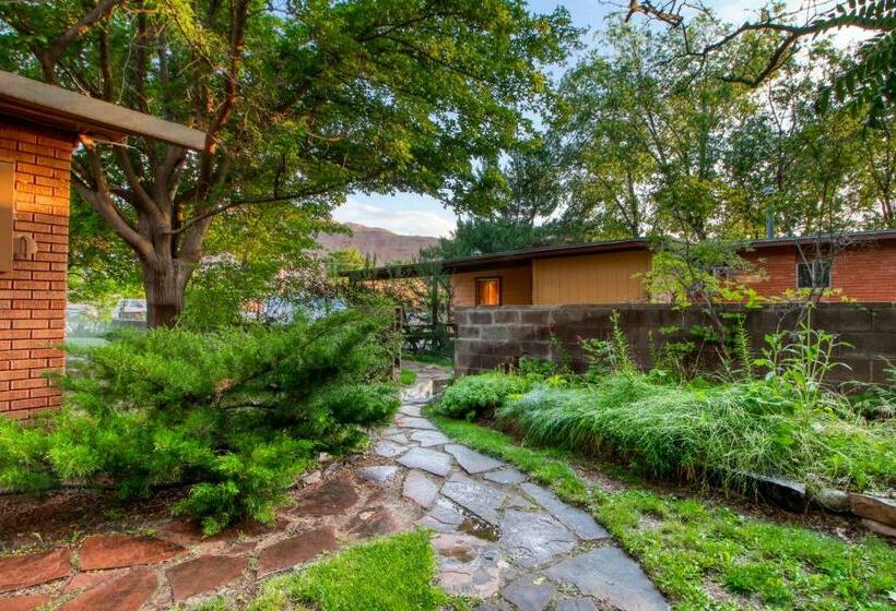 Hotelli Creekside Cowa Bungalow!