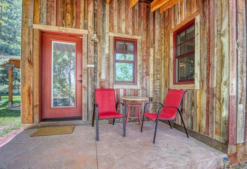 Hotelli Creekside Cowa Bungalow!