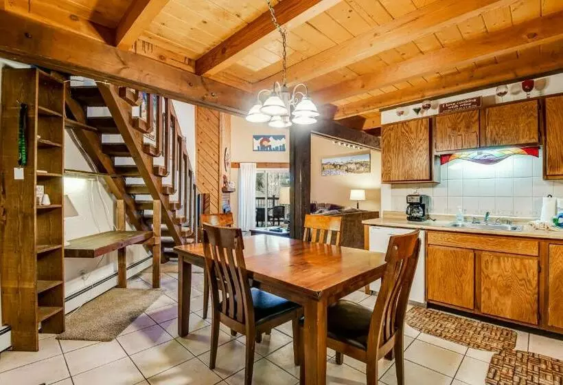 ホテル Treehouse Condo Unit H202