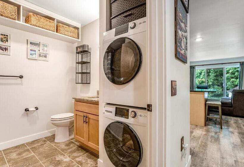 فندق Mountainside Ski Lodge