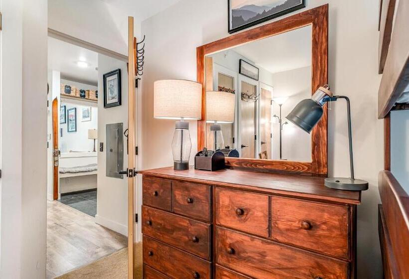 فندق Mountainside Ski Lodge