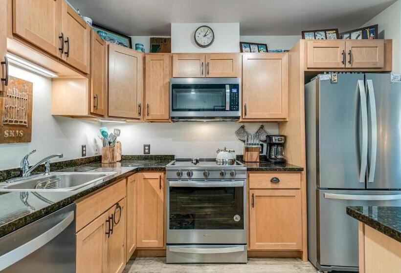 فندق Mountainside Ski Lodge