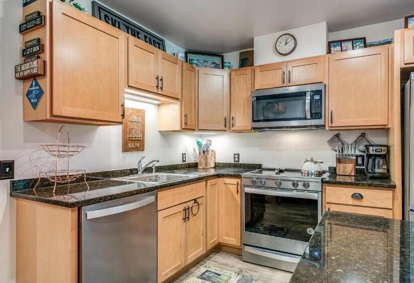 فندق Mountainside Ski Lodge