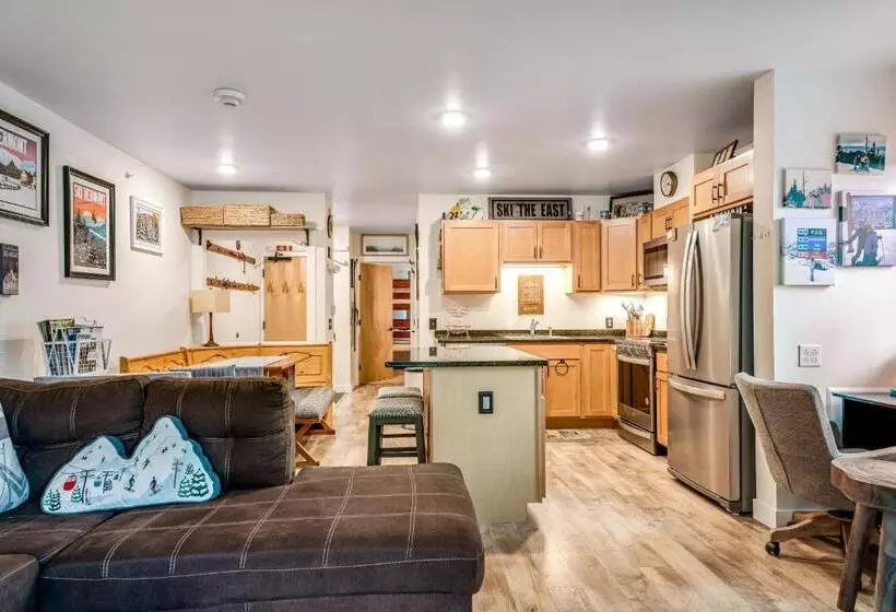 ホテル Mountainside Ski Lodge