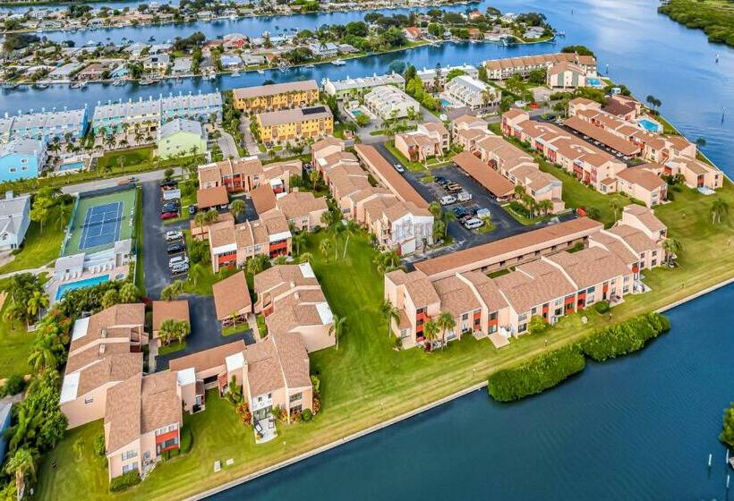 Отель The Get Away