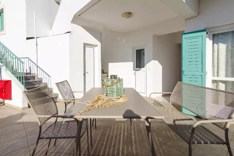 Aglaia Apartments & Studios