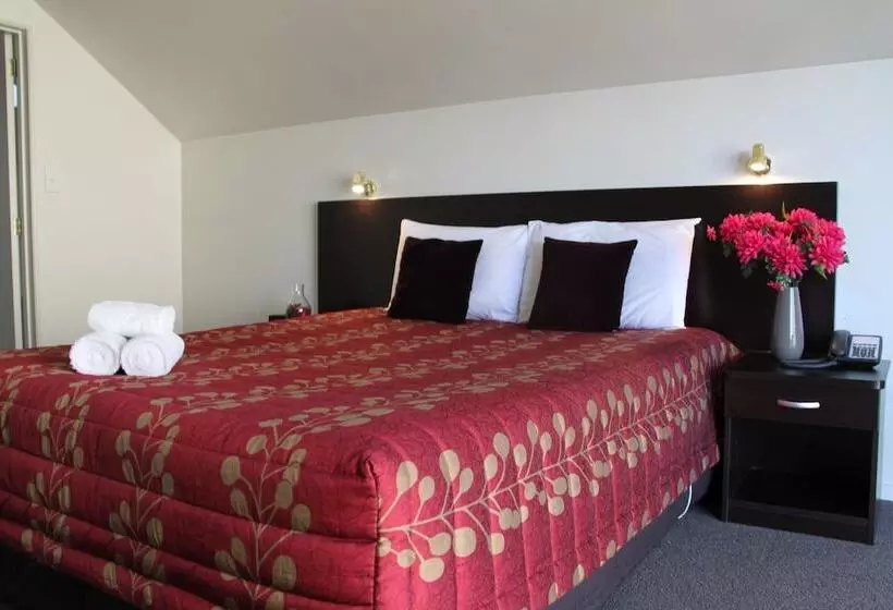 Alcala Motor Lodge