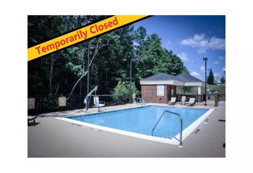 Отель Candlewood Suites Columbus Northeast, An Ihg