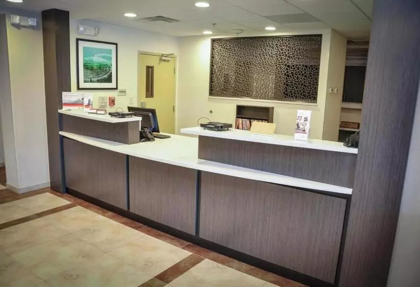 Отель Candlewood Suites Columbus Northeast, An Ihg