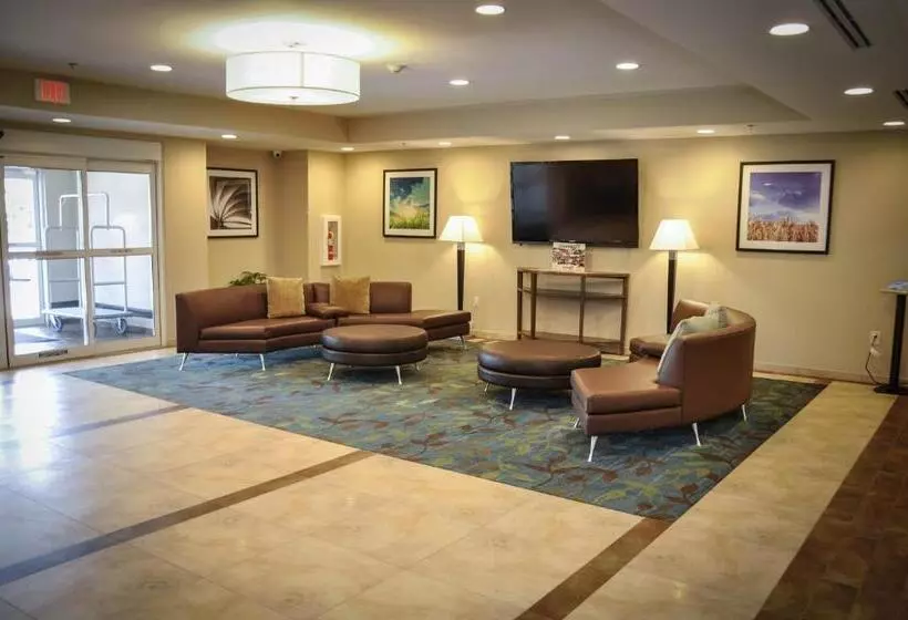 Отель Candlewood Suites Columbus Northeast, An Ihg