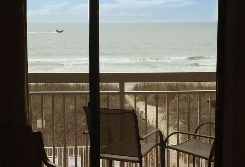 Hotelli Castaway Beach Inn & Swim Up Bar