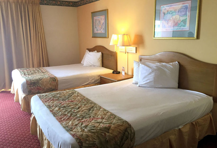 ホテル Castaway Beach Inn & Swim Up Bar