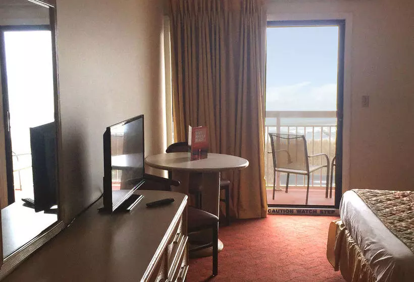 Hotelli Castaway Beach Inn & Swim Up Bar