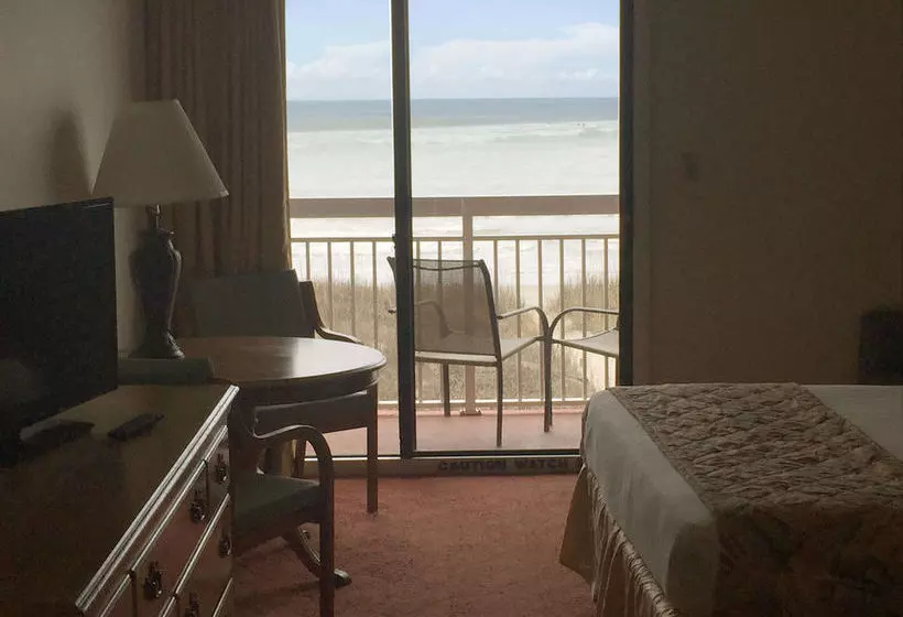 Hotelli Castaway Beach Inn & Swim Up Bar