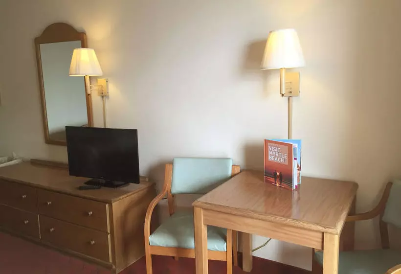 Hotelli Castaway Beach Inn & Swim Up Bar