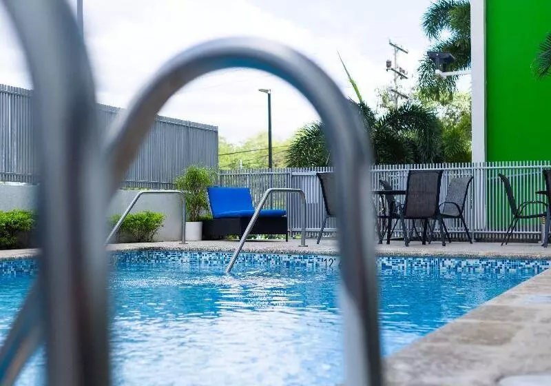 هتل Holiday Inn Express Managua, An Ihg