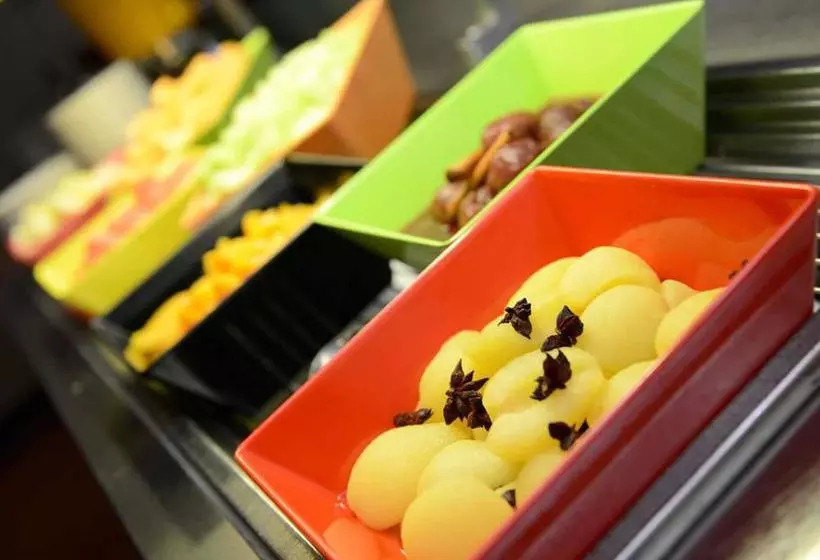 Отель Ibis Styles Adelaide Grosvenor