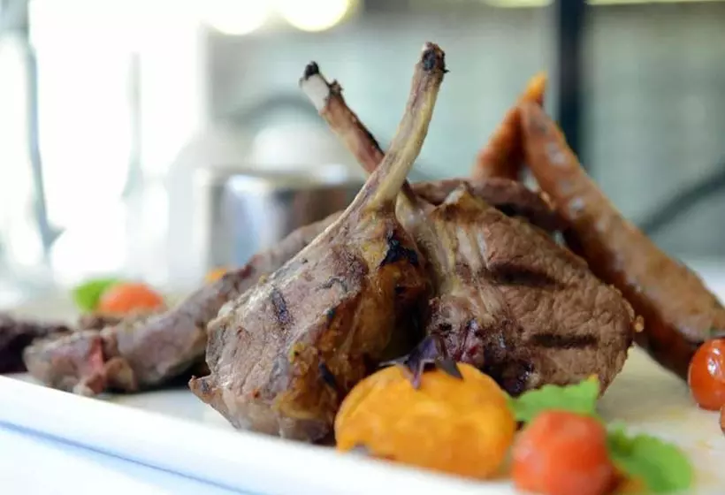 Отель Ibis Styles Adelaide Grosvenor