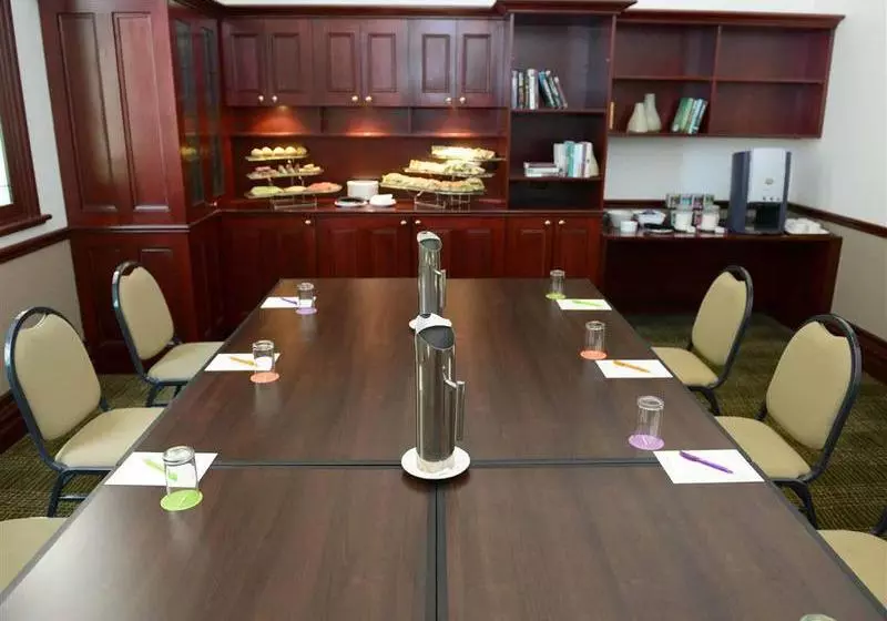 Отель Ibis Styles Adelaide Grosvenor