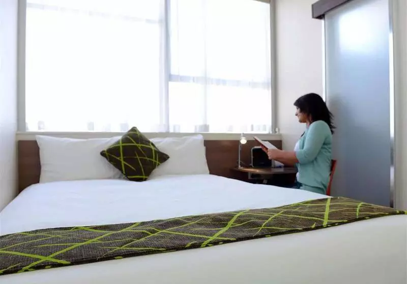 Отель Ibis Styles Adelaide Grosvenor