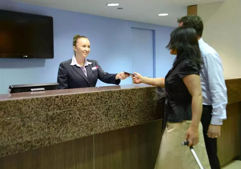 Отель Ibis Styles Adelaide Grosvenor