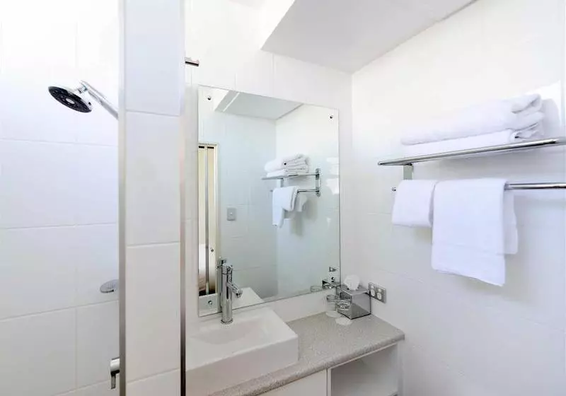 Отель Ibis Styles Adelaide Grosvenor