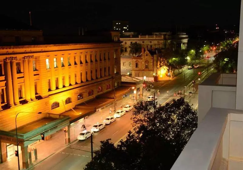 Отель Ibis Styles Adelaide Grosvenor
