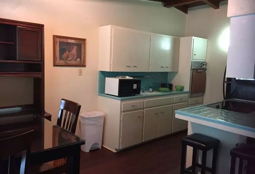 Hotel The Quarters At Hardin House Inn