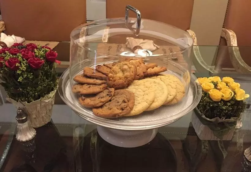 Hotel The Quarters At Hardin House Inn