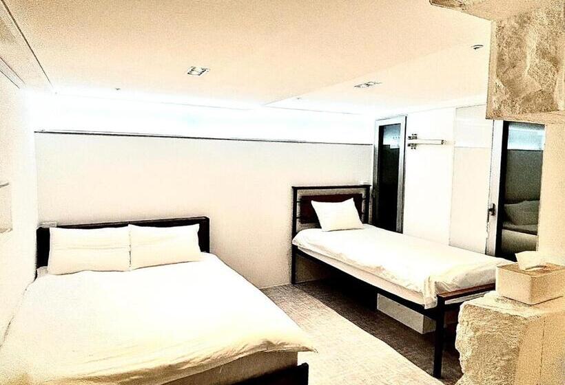 Pensão Look Home Guesthouse