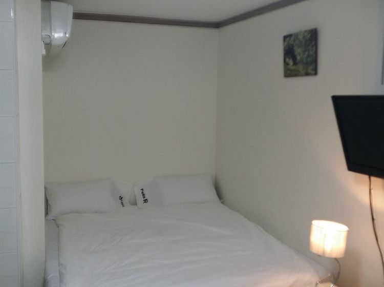 Пансион Feliz Guesthouse