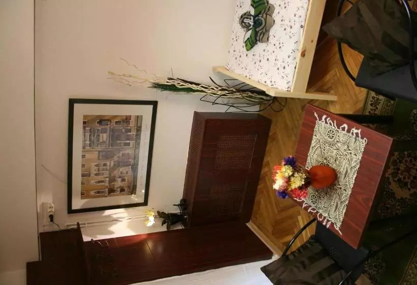 Walking Bed Budapest Hostel