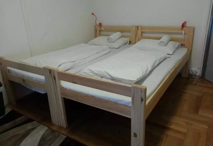 Walking Bed Budapest Hostel