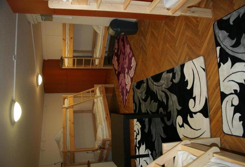 Walking Bed Budapest Hostel