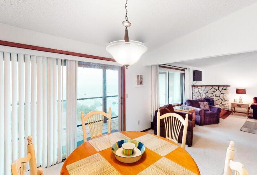 Отель Rainbow Rock 303