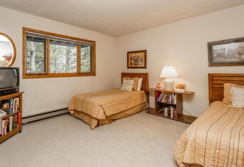 Szálloda Hidden Village 724