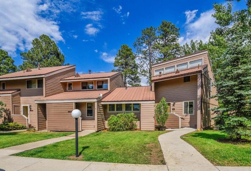 Отель Pines 4013