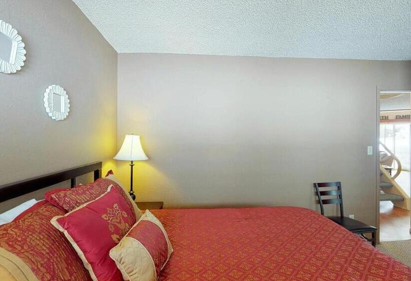 Отель Pines 4013