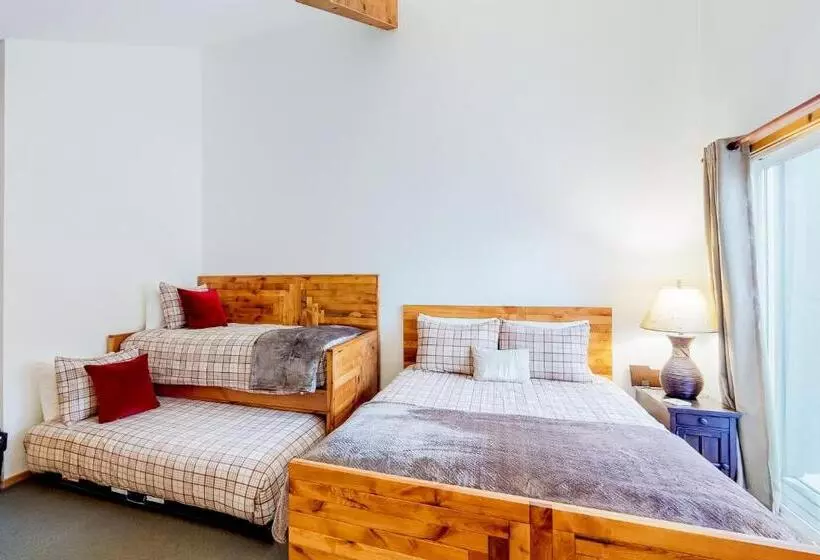 Hotelli Pinewood Delightful Retreat