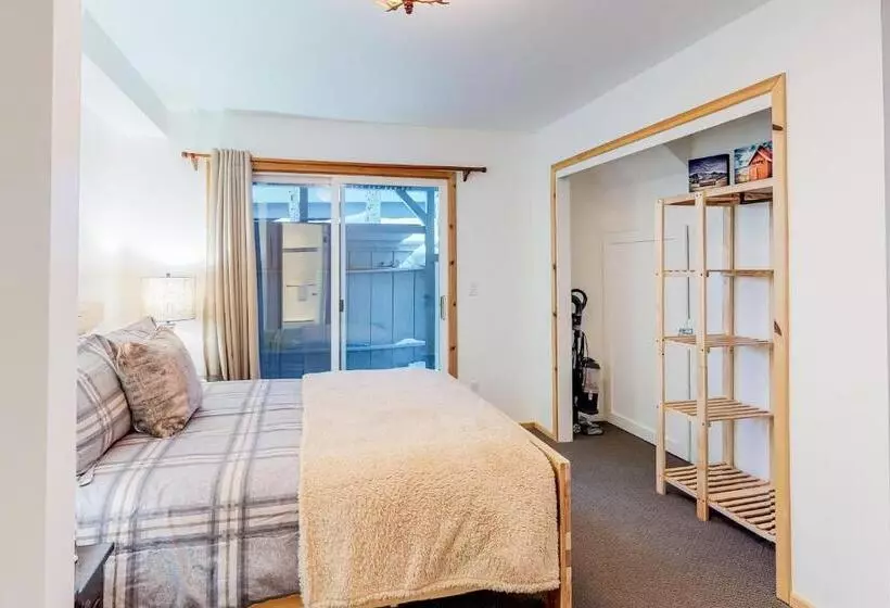 Hotelli Pinewood Delightful Retreat